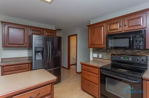 4300 Stable Path Dr, Maumee, OH 43537 photo 9