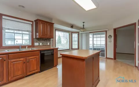 4300 Stable Path Dr, Maumee, OH 43537 photo 5