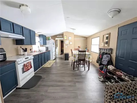 111 E Strong St, Wayne, OH 43466 photo 5