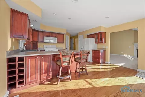 4348 Crystal Ridge Dr, Maumee, OH 43537 photo 8