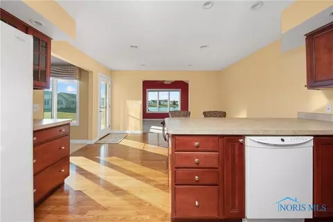 4348 Crystal Ridge Dr, Maumee, OH 43537 photo 11