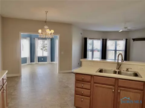 7373 Harbour Light Ct, Maumee, OH 43537 photo 10
