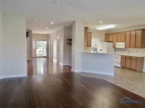 7373 Harbour Light Ct, Maumee, OH 43537 photo 3