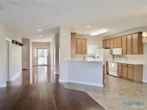 7373 Harbour Light Ct, Maumee, OH 43537 photo 6