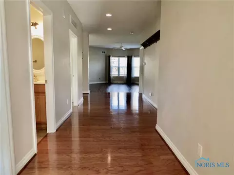 7373 Harbour Light Ct, Maumee, OH 43537 photo 2