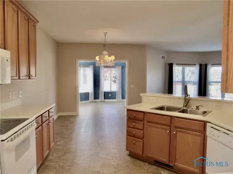 7373 Harbour Light Ct, Maumee, OH 43537 photo 13