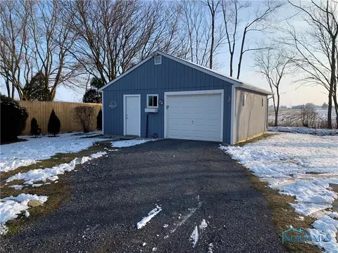 310 Jackson St, Delta, OH 43515 photo 3