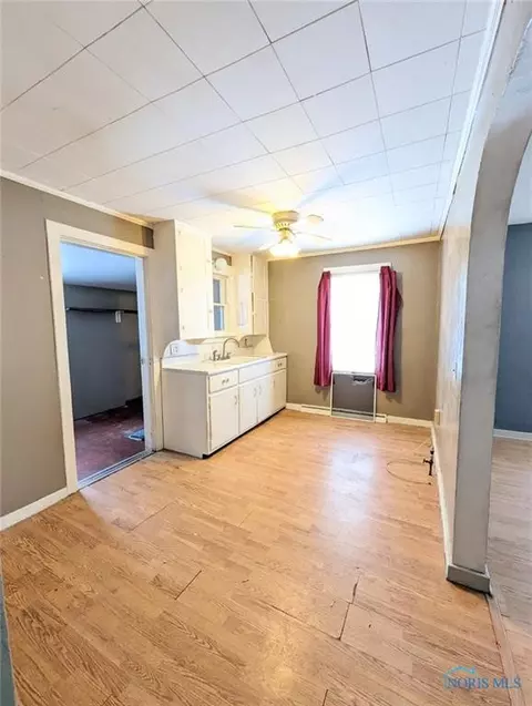 212 N Center St, Wayne, OH 43466 photo 4