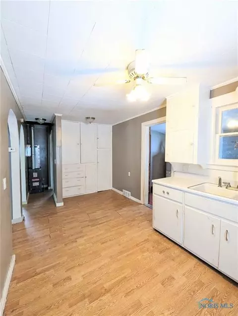 212 N Center St, Wayne, OH 43466 photo 3