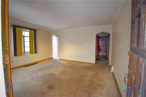 426 Darrow Ave, Toledo, OH 43607 photo 3