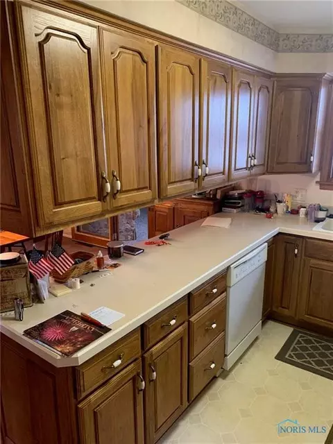 712 E North St, West Unity, OH 43570 photo 9