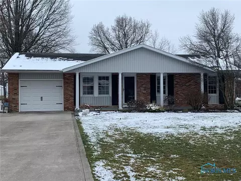 712 E North St, West Unity, OH 43570 photo 1