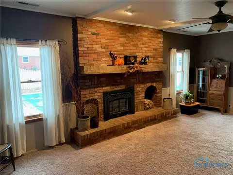 712 E North St, West Unity, OH 43570 photo 4