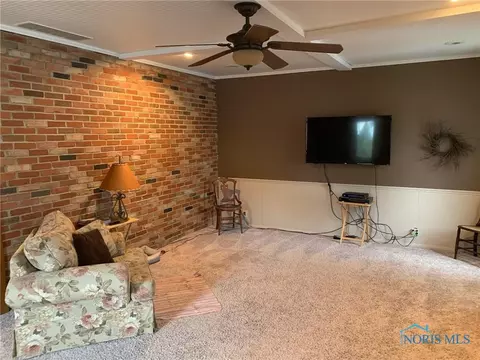 712 E North St, West Unity, OH 43570 photo 6