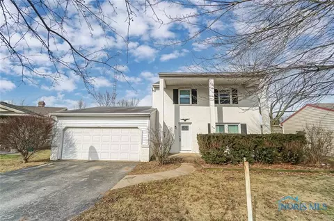 518 Indian Ridge Trl, Rossford, OH 43460