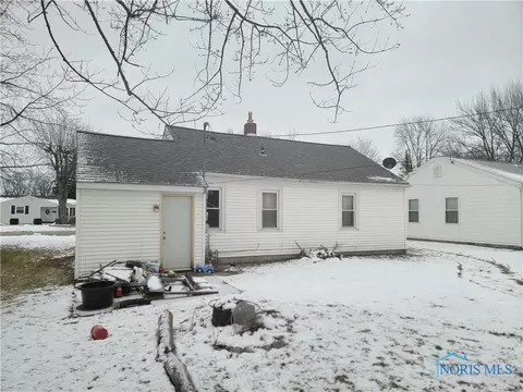 770 N Walnut St, Paulding, OH 45879 photo 2