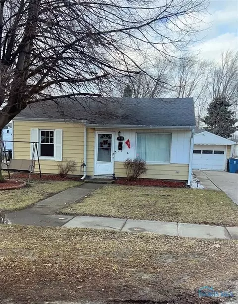 1925 Metz Ave, Oregon, OH 43616