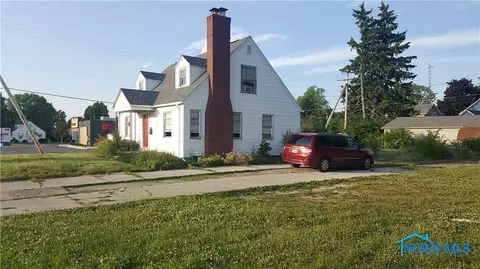 900 N Countyline St, Fostoria, OH 44830