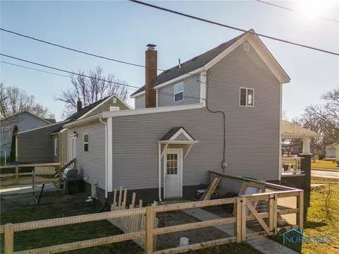 507 Cherry St, Genoa, OH 43430 photo 6