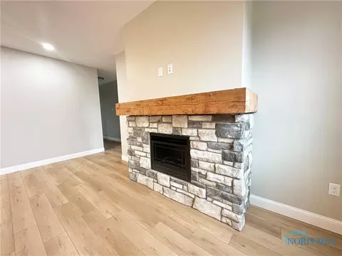 129 Caleb St, Clyde, OH 43410 photo 4