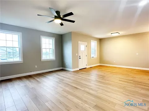 129 Caleb St, Clyde, OH 43410 photo 3