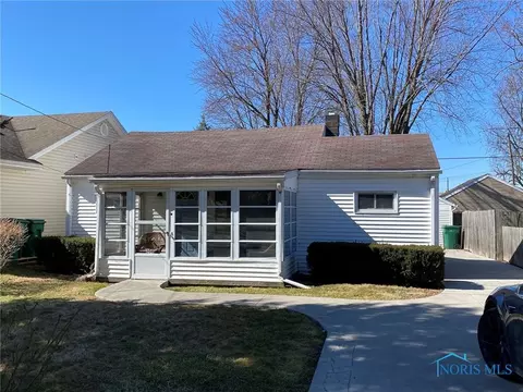 208 Ritter Ave, Northwood, OH 43619
