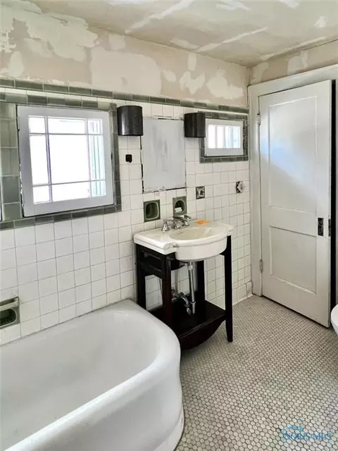 2140 Shenandoah Rd, Toledo, OH 43607 photo 14