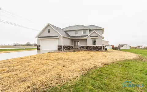 402 Castle Cv, Genoa, OH 43430