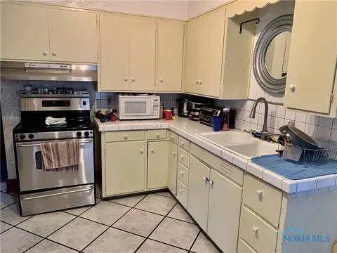 328 E High St, Bryan, OH 43506 photo 6