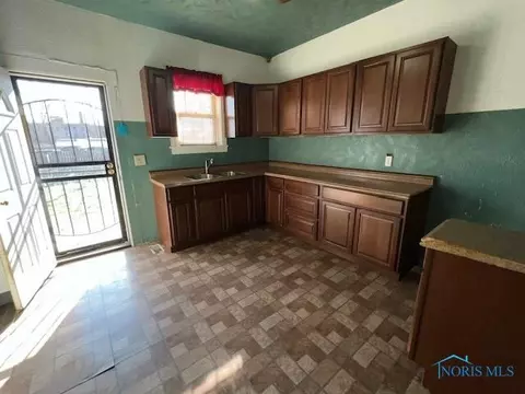 1114 Upton Ave, Toledo, OH 43607 photo 5