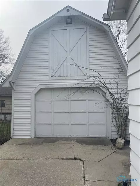 504 N Cherry St, Paulding, OH 45879 photo 2