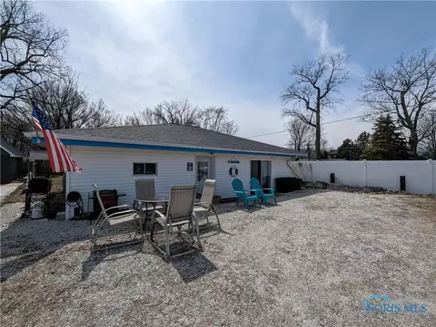 10084 Scott St, Oak Harbor, OH 43449