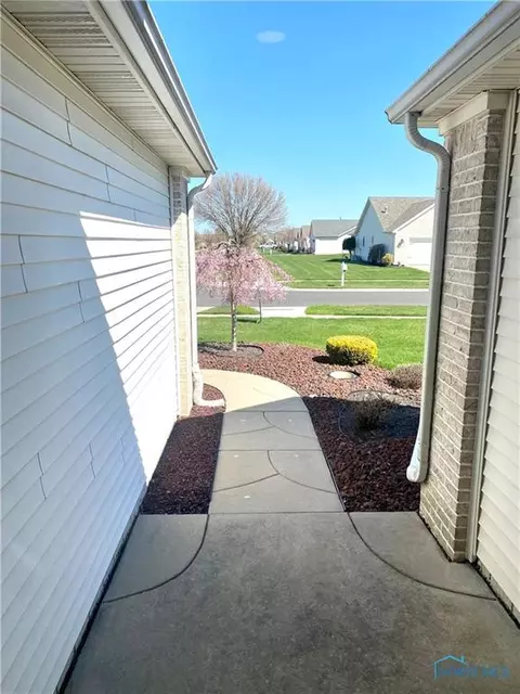 4318 Waterbend Dr, Maumee, OH 43537 photo 3
