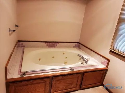 1365 Pinehurst Dr, Defiance, OH 43512 photo 15