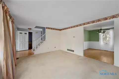 3912 Farmbrook Dr, Sylvania, OH 43560 photo 6