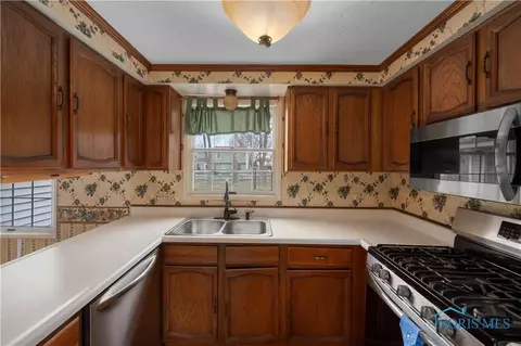 3912 Farmbrook Dr, Sylvania, OH 43560 photo 9