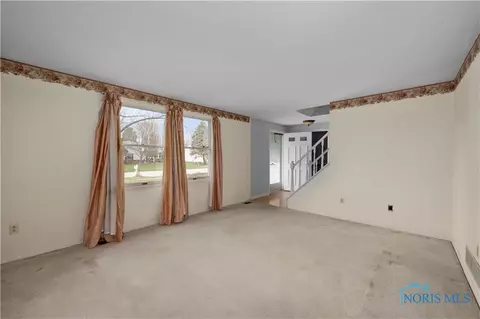 3912 Farmbrook Dr, Sylvania, OH 43560 photo 5