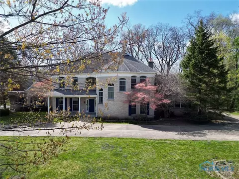 25815 W River Rd, Perrysburg, OH 43551