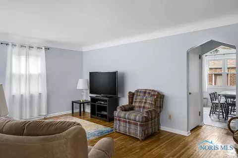 903 Independence Rd, Toledo, OH 43607 photo 5