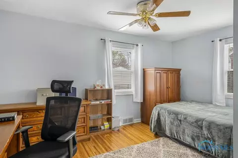 903 Independence Rd, Toledo, OH 43607 photo 16