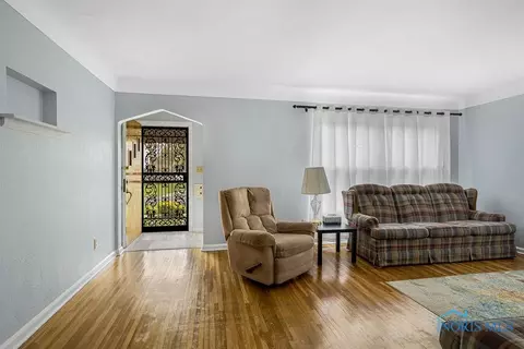 903 Independence Rd, Toledo, OH 43607 photo 7