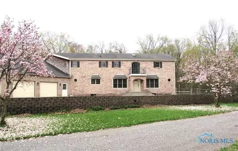 2305 Wilkins Rd, Swanton, OH 43558
