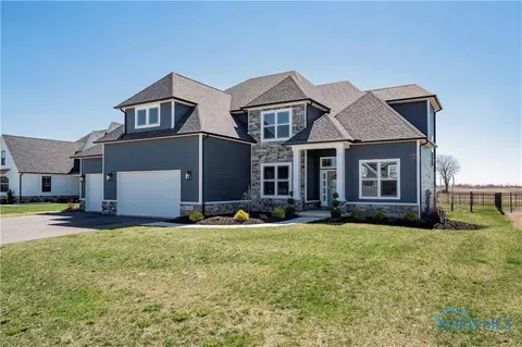 519 Canterbury Blvd, Perrysburg, OH 43551