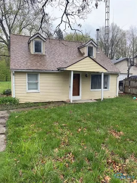 6082 Huntington Rd, Sylvania, OH 43560