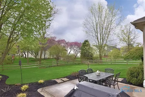 2541 Spruce Loop Rd, Sylvania, OH 43560 photo 4