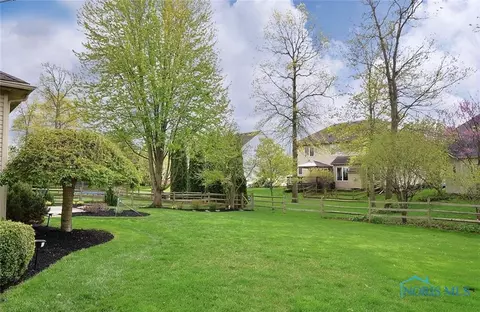 2541 Spruce Loop Rd, Sylvania, OH 43560 photo 3