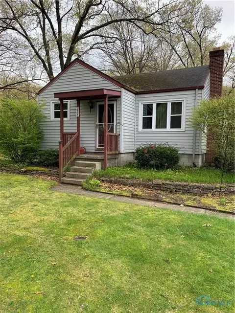 2935 Elmwood Dr, Sylvania, OH 43560