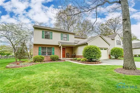 8225 Fawn Crst, Toledo, OH 43617