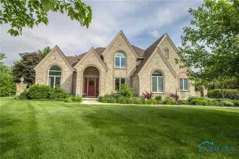 4655 Dovewood Ln, Sylvania, OH 43560