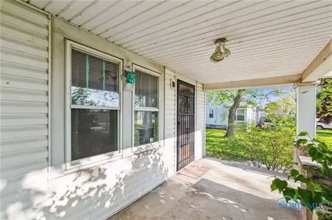 29157 E Broadway St, Walbridge, OH 43465 photo 4